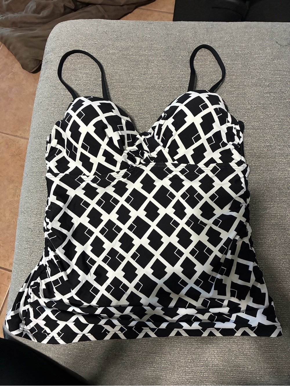 Apt 9 women’s Black & White Geometric Tankini Top small